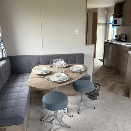 3 Bedroom * Gristhorpe